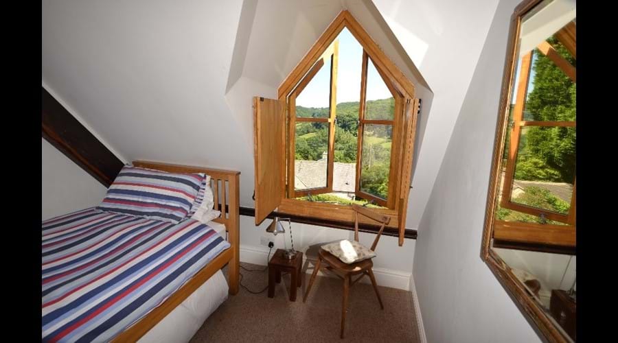 The small room, with extra pullout bed