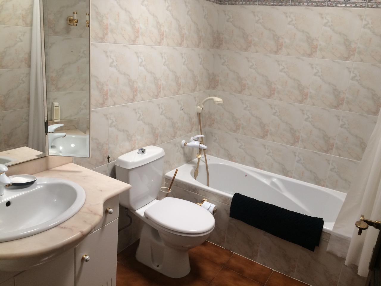 Ensuite with bath