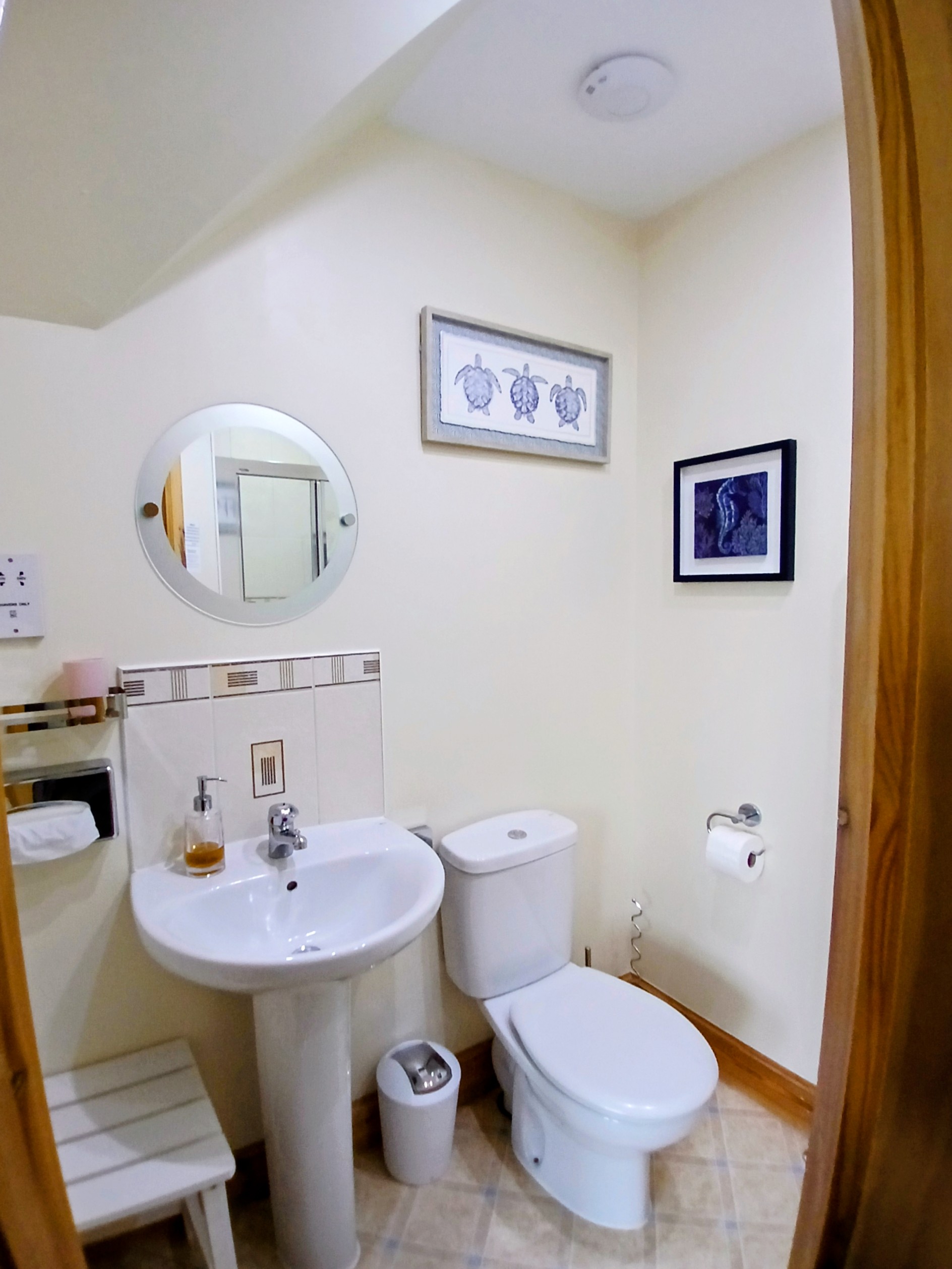 EN-SUITE BATHROOM
