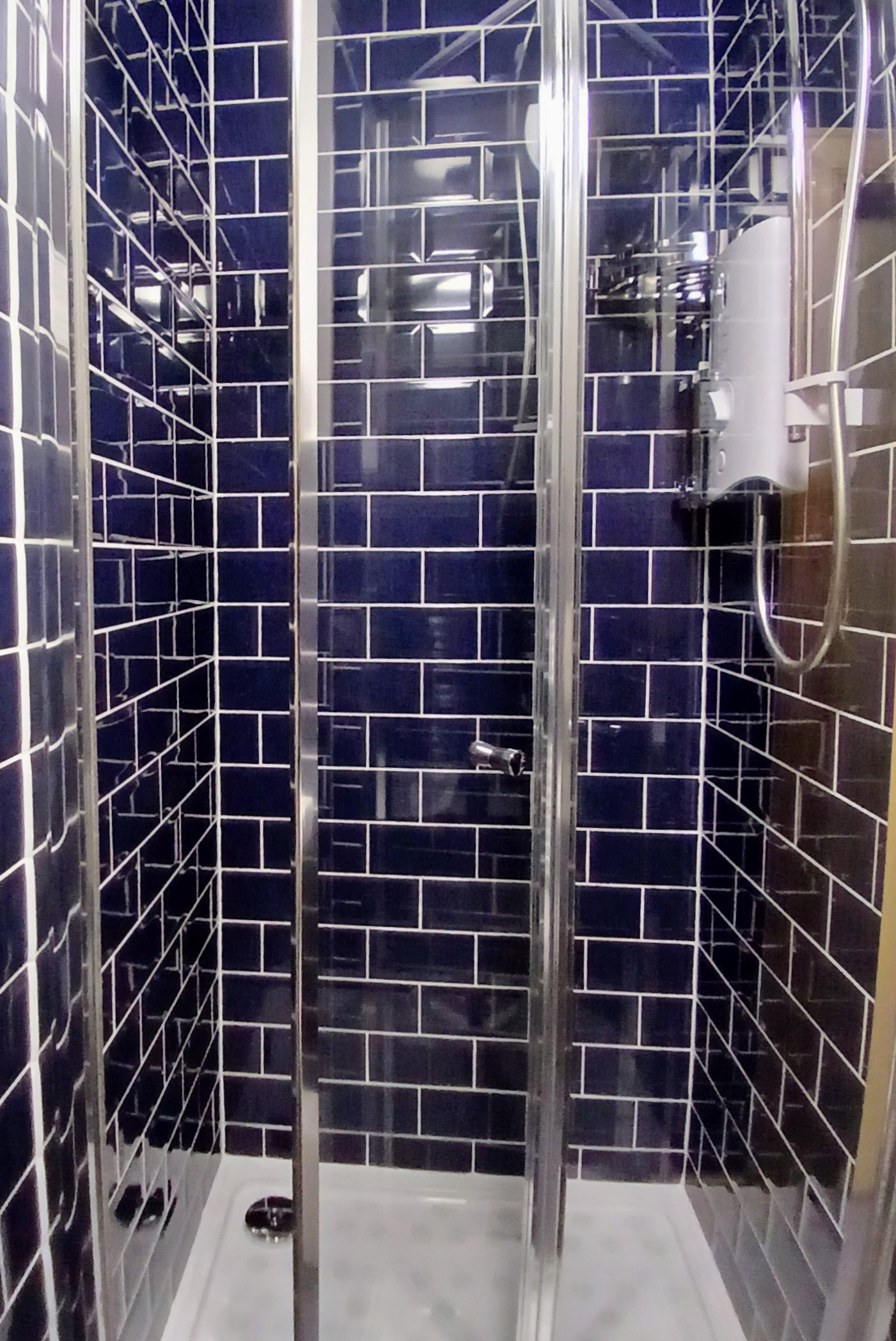 EN-SUITE BATHROOM