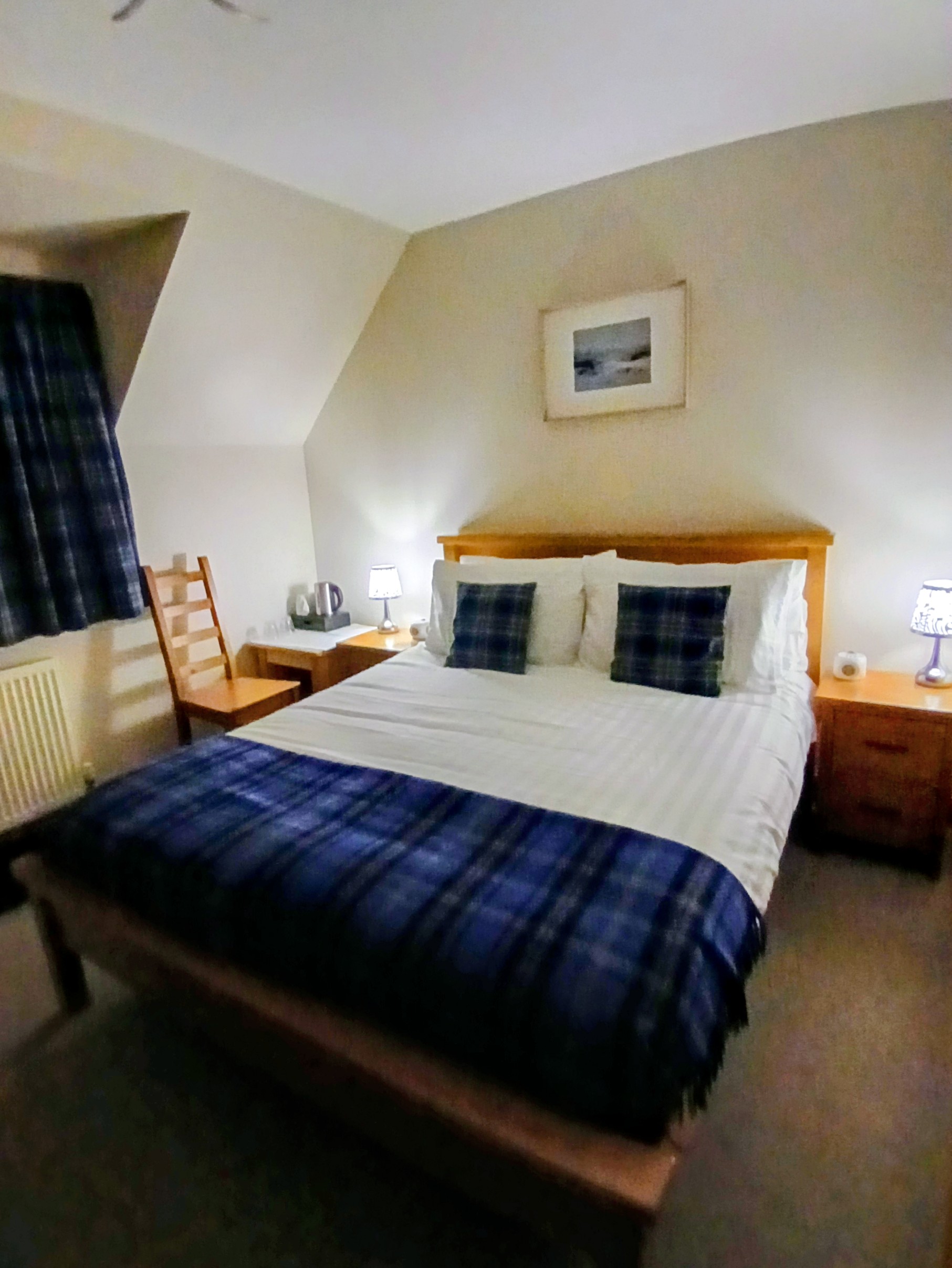 DOUBLE ROOM 