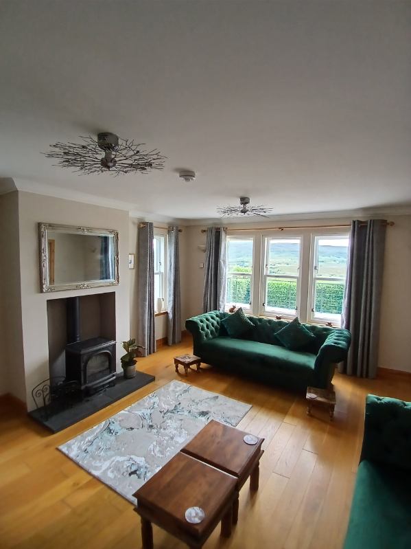 GUEST LOUNGE 
