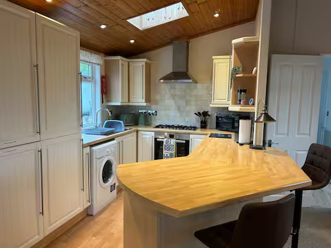 Well equipped kitchen with full size built in Fridge/Freezer
