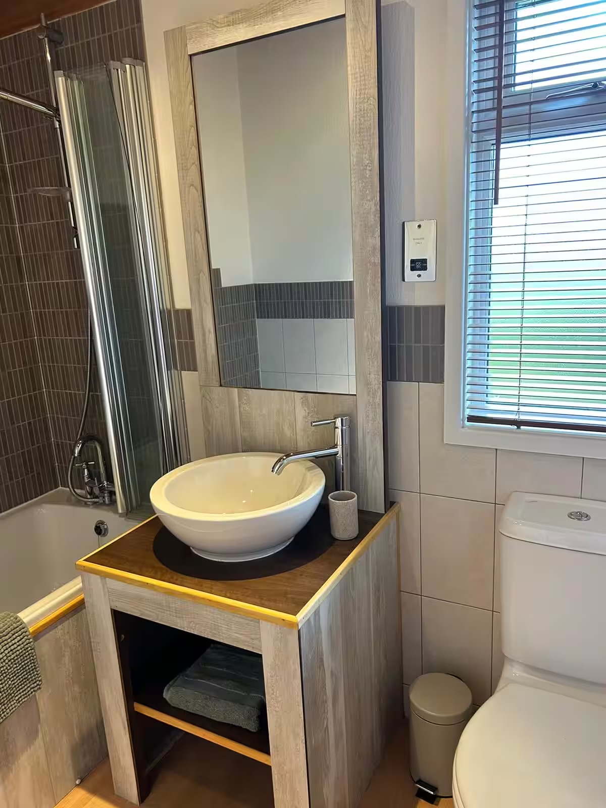 Main Bathroom - Bath, Toilet & Sink Unit