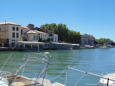 Seafood restaurants on the river