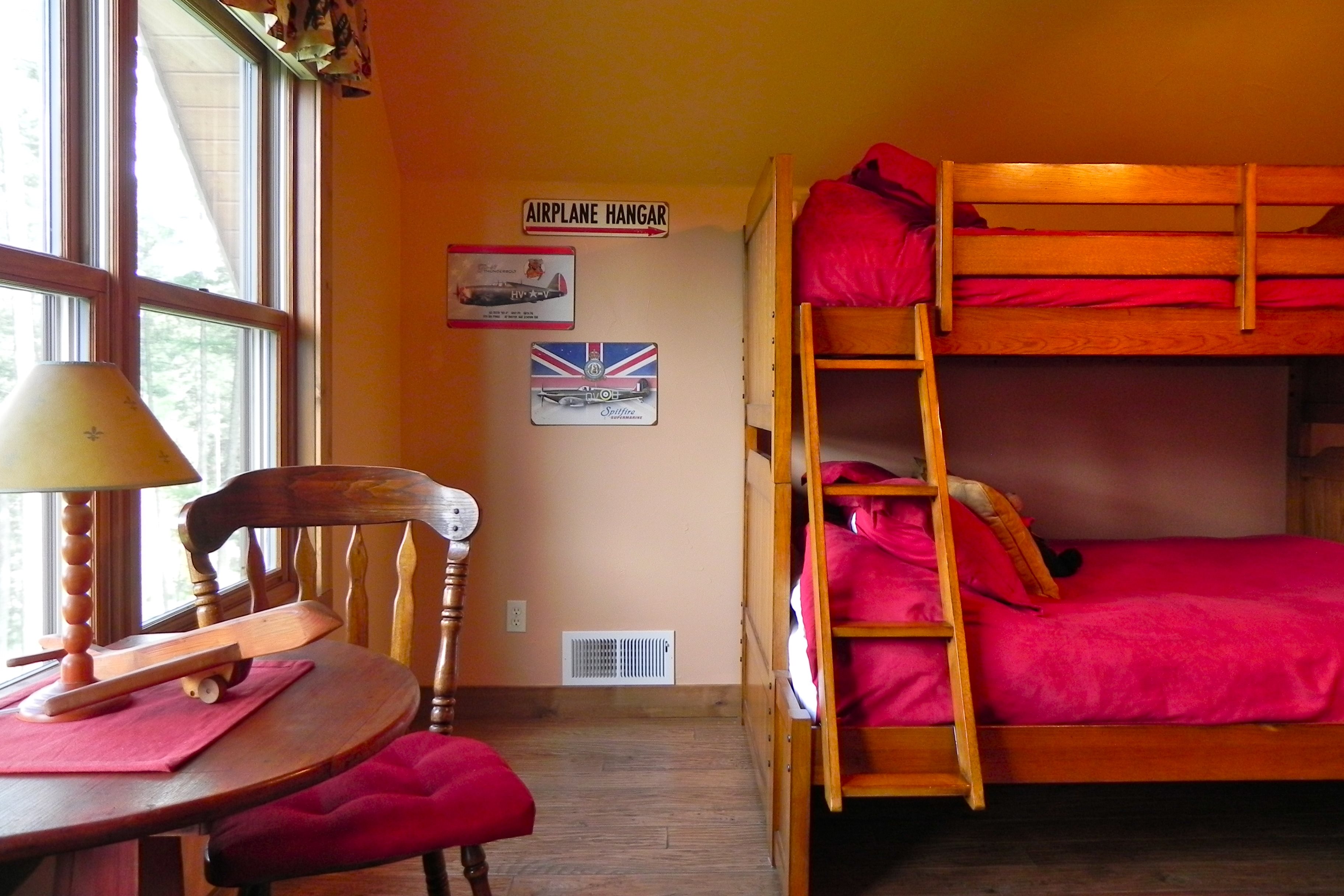 Queen/twin bunk bed in "Take Flight" aviation upstairs bedroom