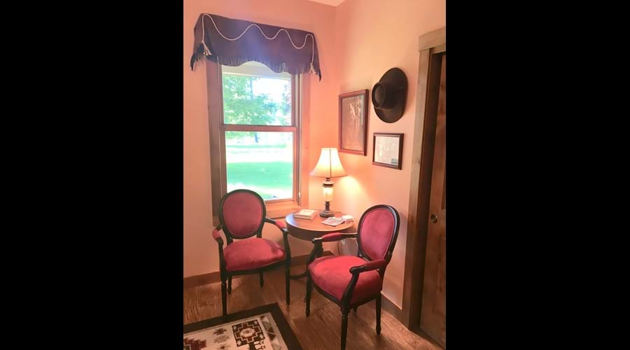 Sitting area in the "Hollywood Cowboy" room