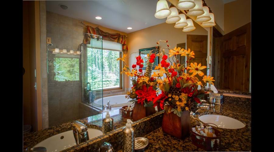 Master suite bathroom