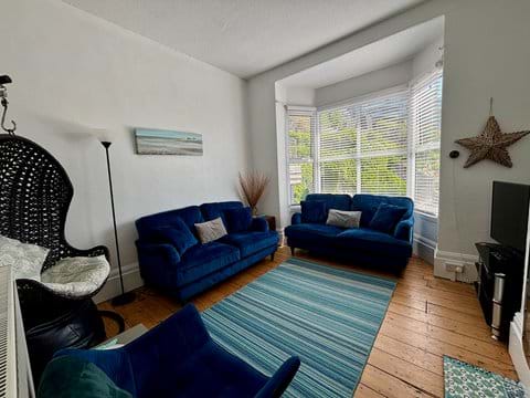 Relax in our swing seat (3 - Seashell)