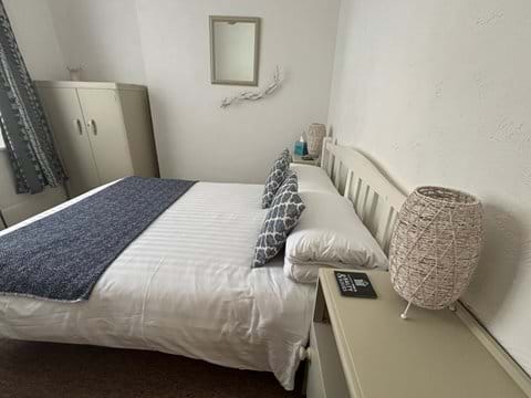 Bedroom  (4 - Pebble)