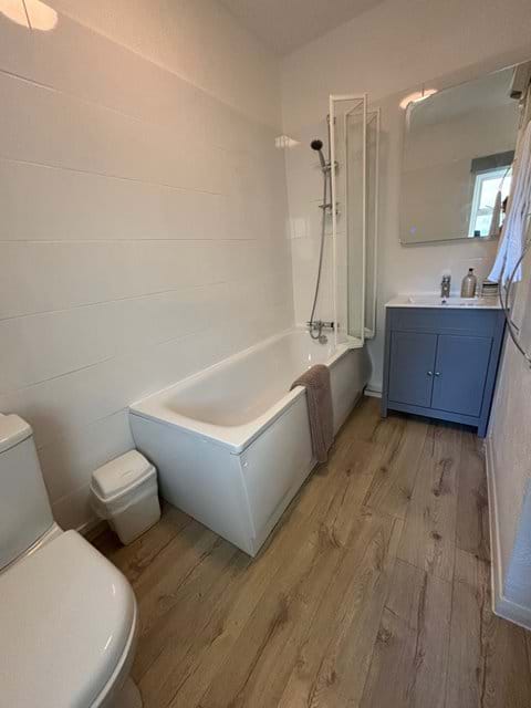 Bath with shower over (5 - Waves)