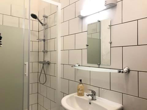 Walk in shower (7 - Rockpool)