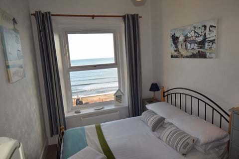 Watch the waves from bed (6 - Driftwood)