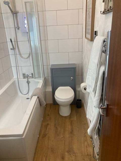 Bathroom (6 - Driftwood)