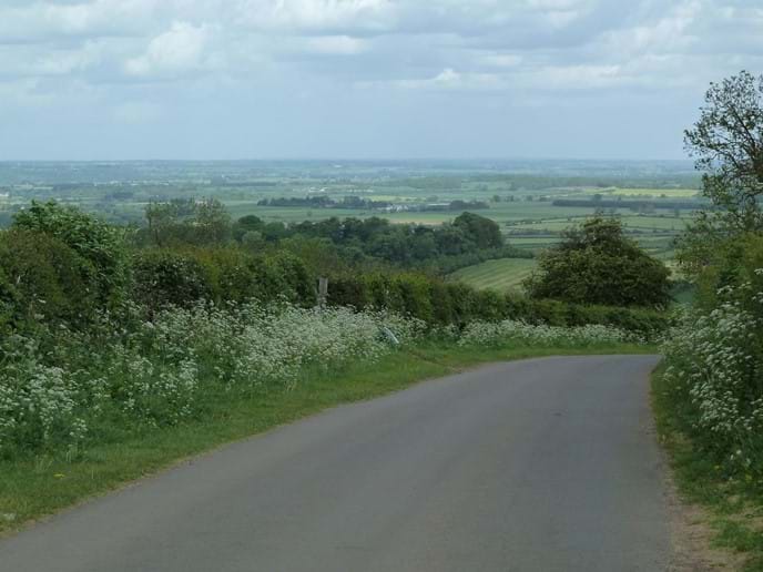 The road down into Ilmington from Campden Pitch