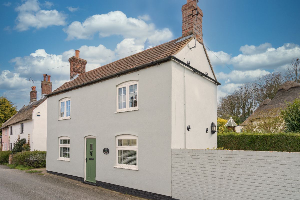 Details April Cottage, WintertononSea