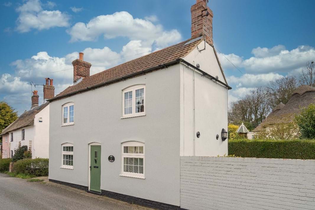 Details April Cottage, WintertononSea