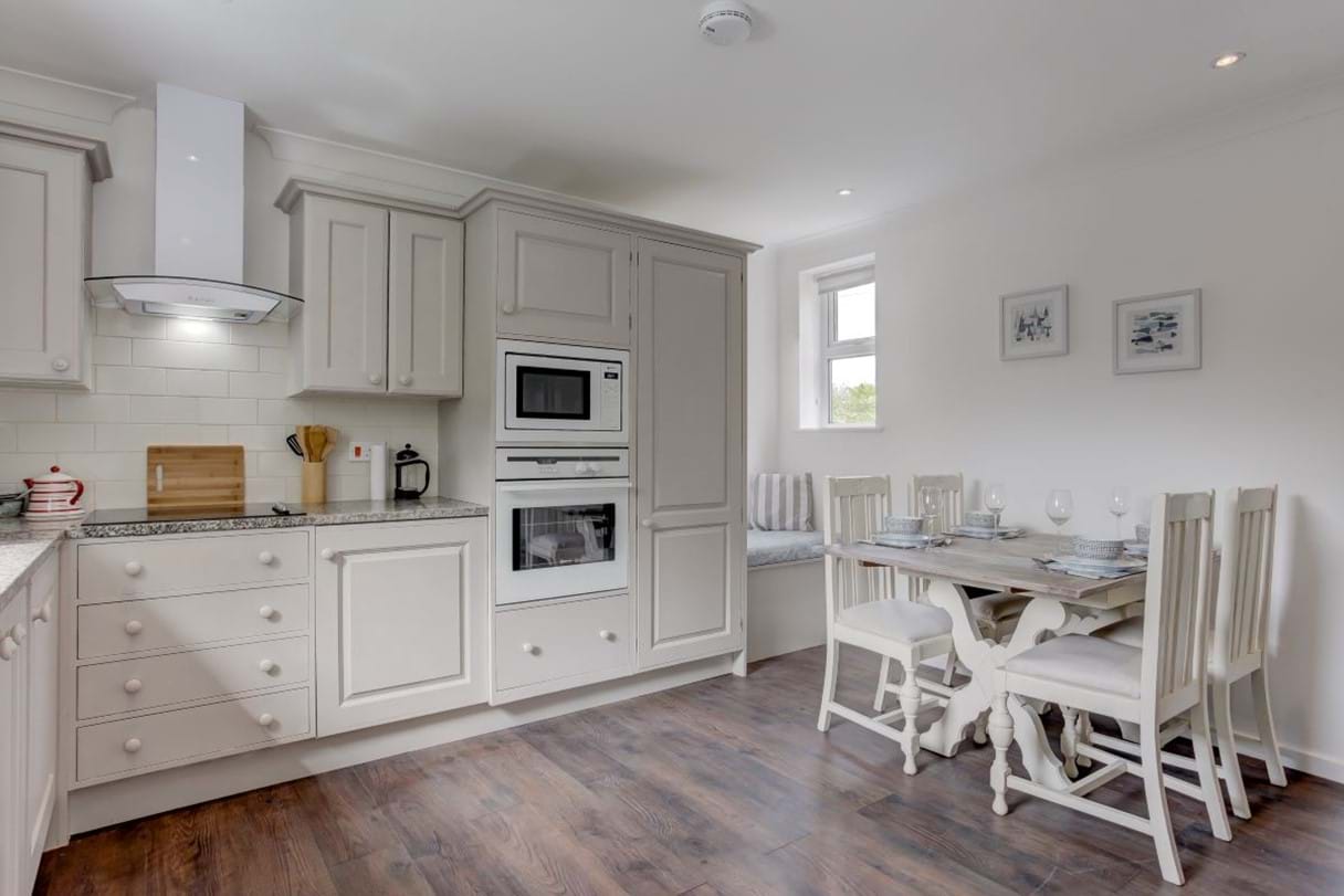 Details The Net House, WintertononSea