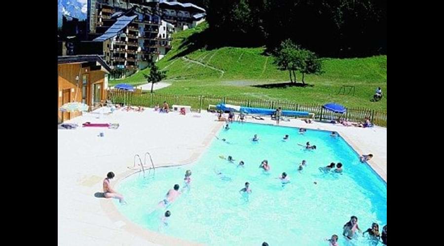 La Tania swimming pool in summer